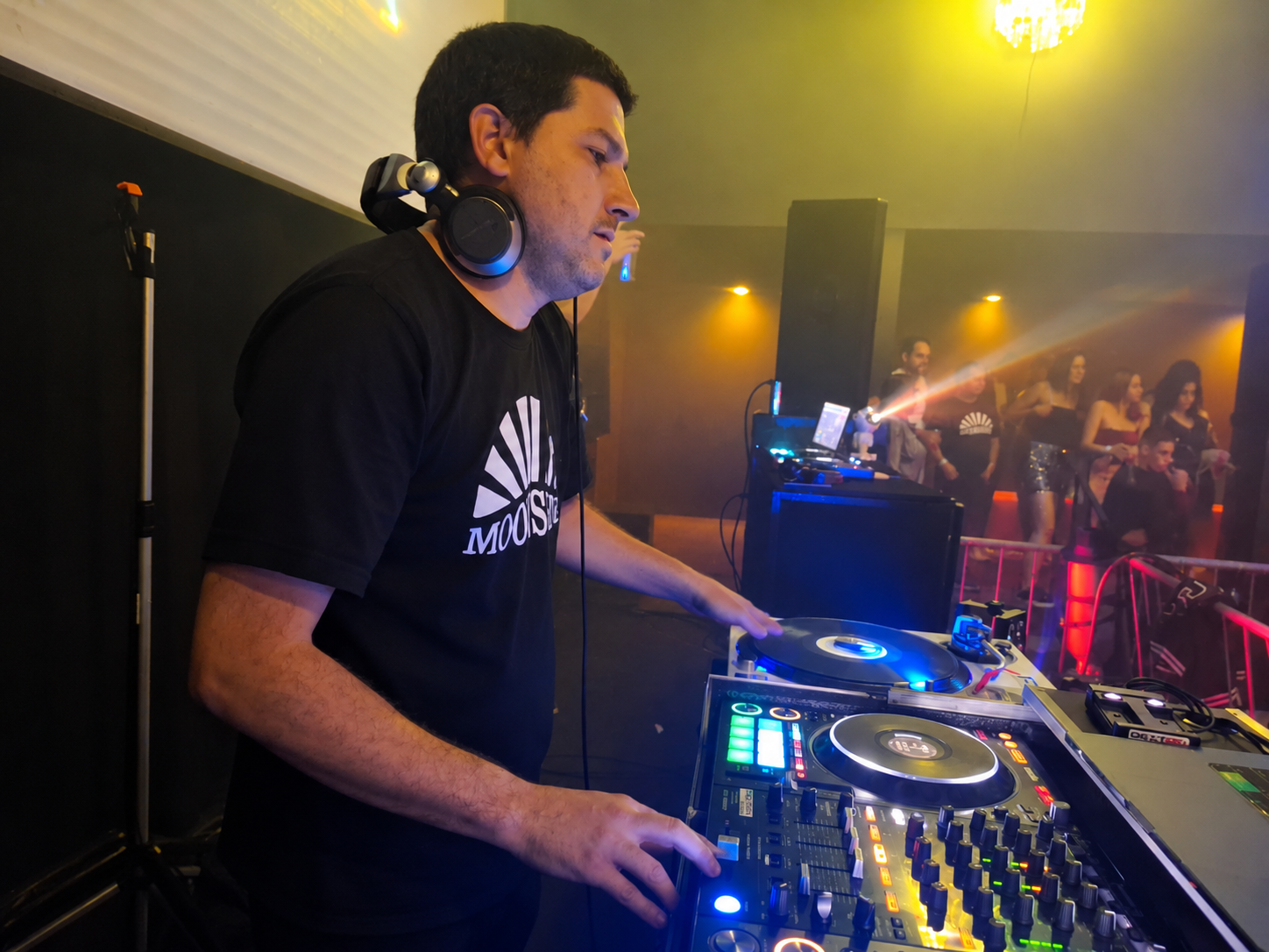 DJ Max Dexton em evento