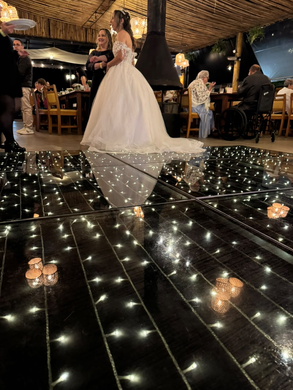 Pista de LED em casamento atendido pela Dexton